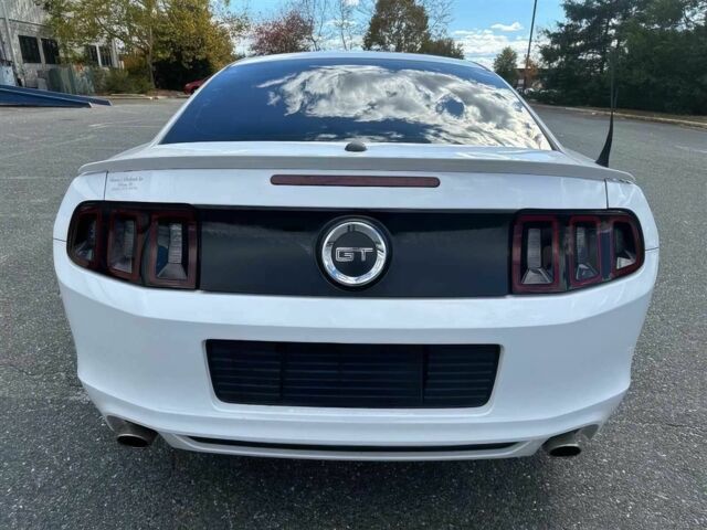 Белый Форд Мустанг, объемом двигателя 5 л и пробегом 84 тыс. км за 8400 $, фото 3 на Automoto.ua