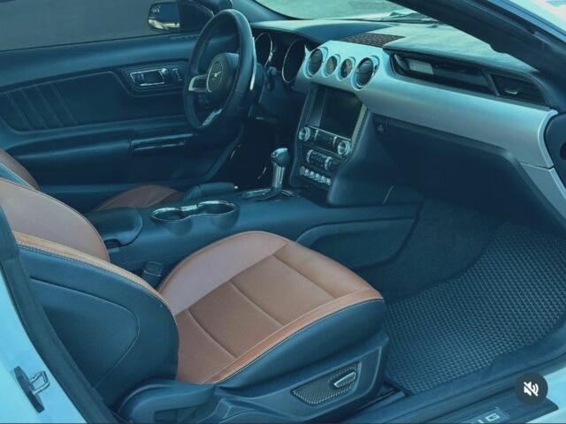 Білий Форд Мустанг, об'ємом двигуна 2.3 л та пробігом 126 тис. км за 10999 $, фото 7 на Automoto.ua