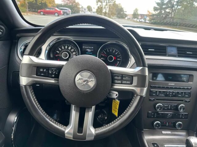 Білий Форд Мустанг, об'ємом двигуна 5 л та пробігом 89 тис. км за 6000 $, фото 6 на Automoto.ua