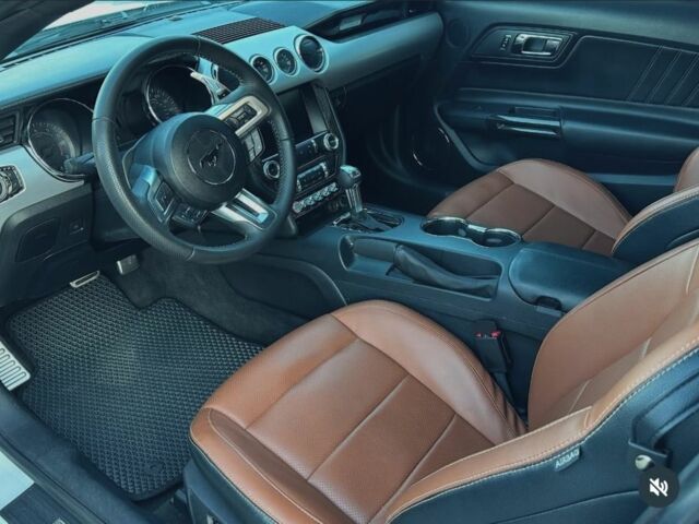 Білий Форд Мустанг, об'ємом двигуна 2.3 л та пробігом 126 тис. км за 10999 $, фото 6 на Automoto.ua