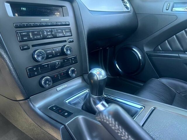 Білий Форд Мустанг, об'ємом двигуна 5 л та пробігом 126 тис. км за 8000 $, фото 11 на Automoto.ua