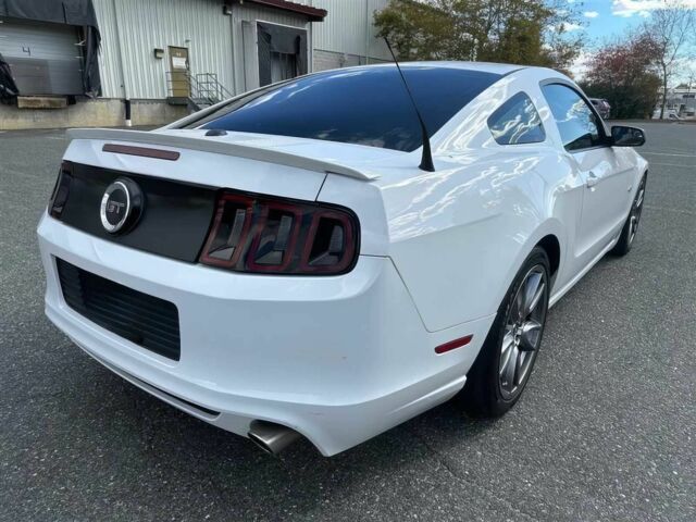 Белый Форд Мустанг, объемом двигателя 5 л и пробегом 84 тыс. км за 8400 $, фото 4 на Automoto.ua