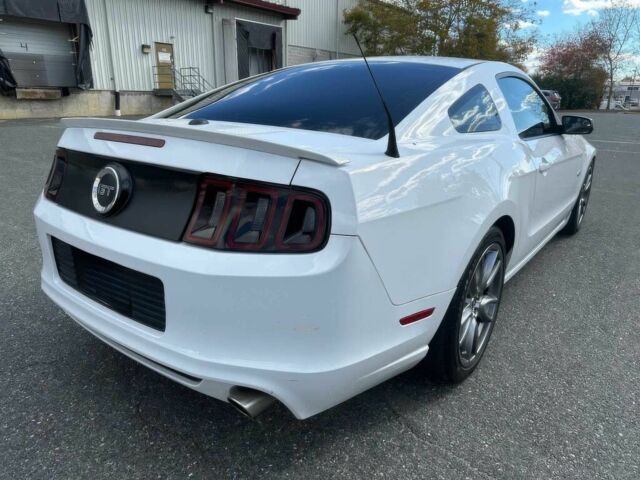 Білий Форд Мустанг, об'ємом двигуна 5 л та пробігом 89 тис. км за 6000 $, фото 3 на Automoto.ua