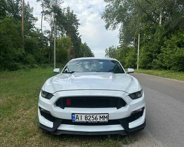 Белый Форд Мустанг, объемом двигателя 2.26 л и пробегом 179 тыс. км за 14300 $, фото 1 на Automoto.ua
