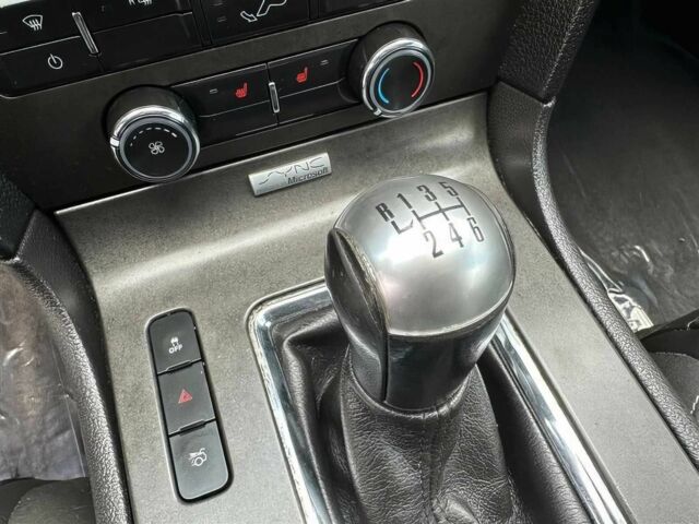 Белый Форд Мустанг, объемом двигателя 5 л и пробегом 84 тыс. км за 8400 $, фото 8 на Automoto.ua