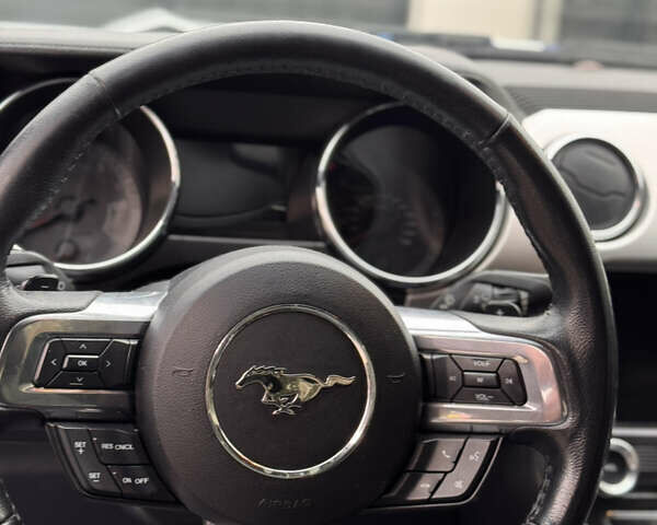 Белый Форд Мустанг, объемом двигателя 2.26 л и пробегом 164 тыс. км за 10999 $, фото 10 на Automoto.ua