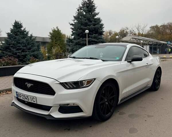 Белый Форд Мустанг, объемом двигателя 3.72 л и пробегом 154 тыс. км за 15500 $, фото 7 на Automoto.ua
