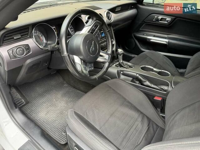 Белый Форд Мустанг, объемом двигателя 2.3 л и пробегом 144 тыс. км за 15500 $, фото 8 на Automoto.ua