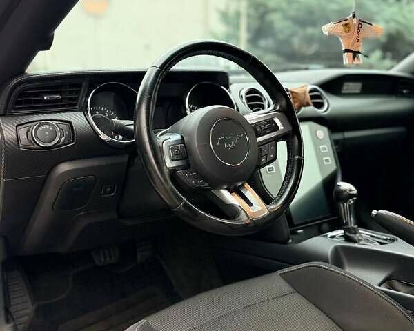 Белый Форд Мустанг, объемом двигателя 3.72 л и пробегом 154 тыс. км за 15500 $, фото 2 на Automoto.ua