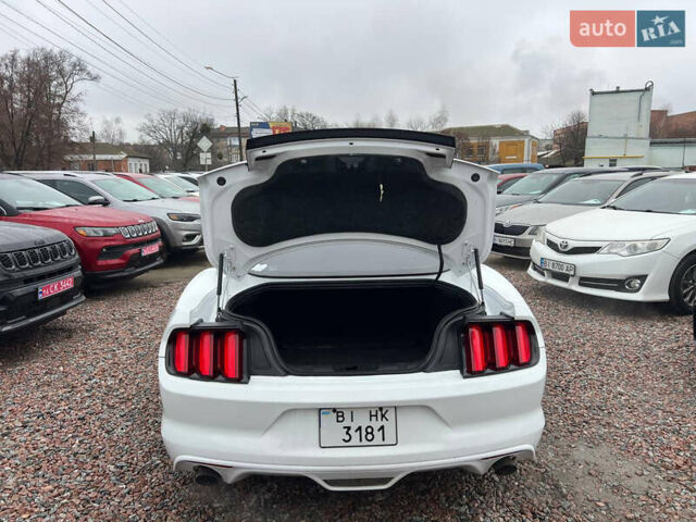 Белый Форд Мустанг, объемом двигателя 2.26 л и пробегом 103 тыс. км за 15500 $, фото 8 на Automoto.ua