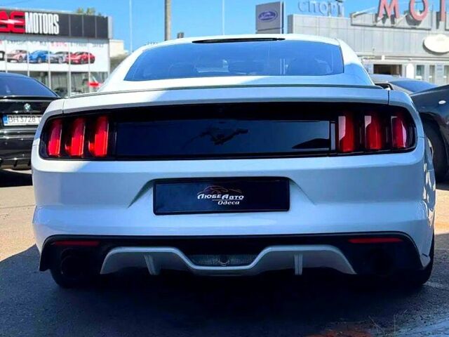 Білий Форд Мустанг, об'ємом двигуна 2.3 л та пробігом 67 тис. км за 15000 $, фото 2 на Automoto.ua