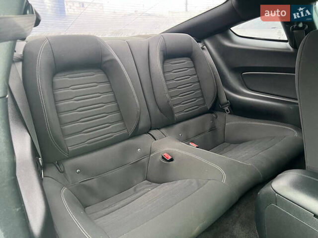 Белый Форд Мустанг, объемом двигателя 2.26 л и пробегом 103 тыс. км за 15500 $, фото 12 на Automoto.ua