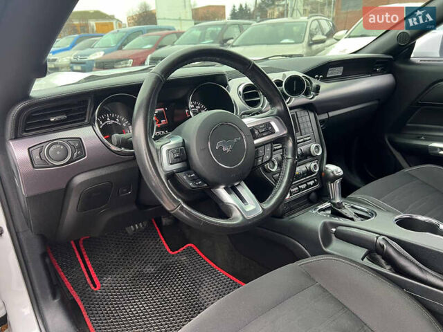 Белый Форд Мустанг, объемом двигателя 2.26 л и пробегом 103 тыс. км за 15500 $, фото 14 на Automoto.ua