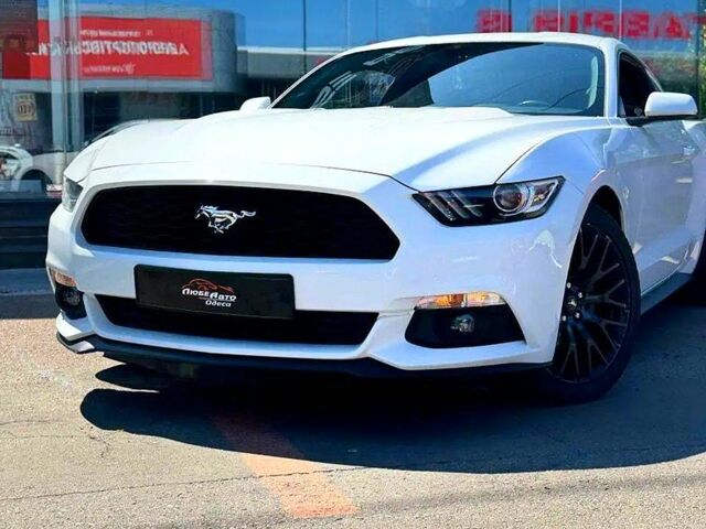 Білий Форд Мустанг, об'ємом двигуна 2.3 л та пробігом 67 тис. км за 15000 $, фото 1 на Automoto.ua