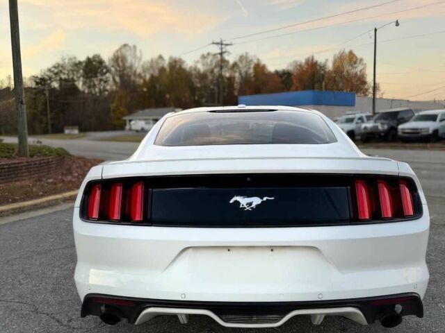 Белый Форд Мустанг, объемом двигателя 2.3 л и пробегом 70 тыс. км за 3000 $, фото 4 на Automoto.ua