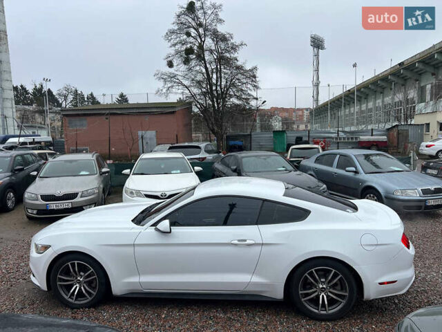 Белый Форд Мустанг, объемом двигателя 2.26 л и пробегом 103 тыс. км за 15500 $, фото 3 на Automoto.ua