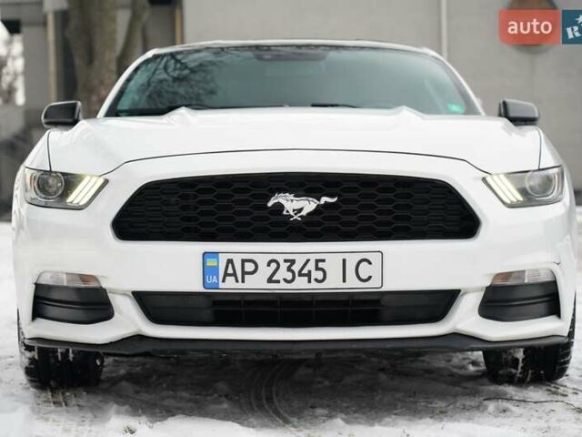Белый Форд Мустанг, объемом двигателя 3.72 л и пробегом 143 тыс. км за 16500 $, фото 9 на Automoto.ua