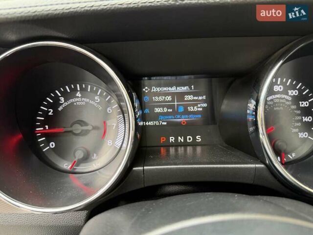 Белый Форд Мустанг, объемом двигателя 2.3 л и пробегом 144 тыс. км за 15500 $, фото 12 на Automoto.ua