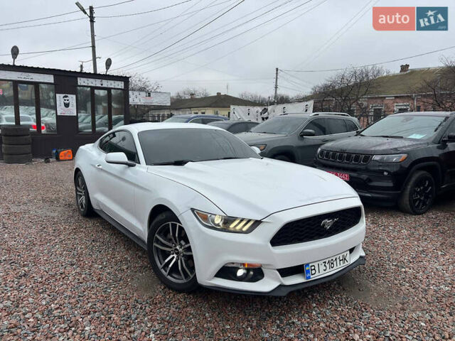 Белый Форд Мустанг, объемом двигателя 2.26 л и пробегом 103 тыс. км за 15500 $, фото 1 на Automoto.ua
