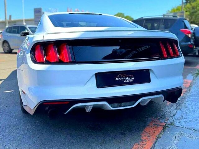 Білий Форд Мустанг, об'ємом двигуна 2.3 л та пробігом 67 тис. км за 15000 $, фото 3 на Automoto.ua