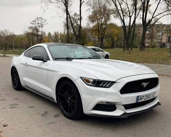 Белый Форд Мустанг, объемом двигателя 3.72 л и пробегом 154 тыс. км за 15500 $, фото 5 на Automoto.ua