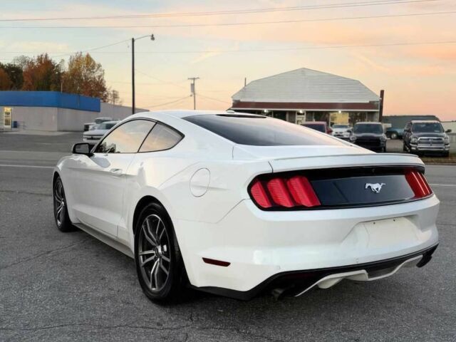 Белый Форд Мустанг, объемом двигателя 2.3 л и пробегом 70 тыс. км за 3000 $, фото 3 на Automoto.ua