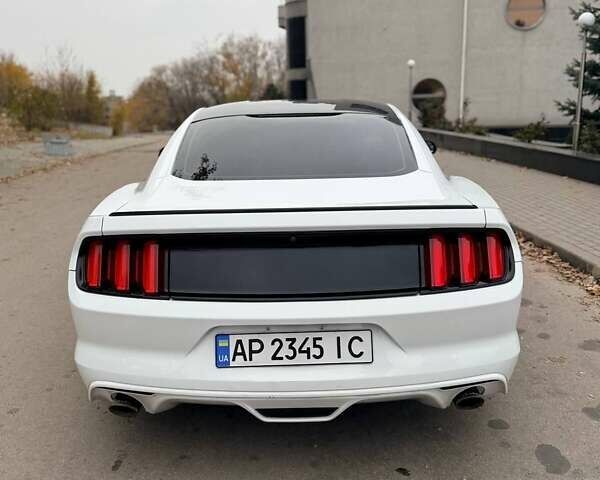 Белый Форд Мустанг, объемом двигателя 3.72 л и пробегом 154 тыс. км за 15500 $, фото 4 на Automoto.ua