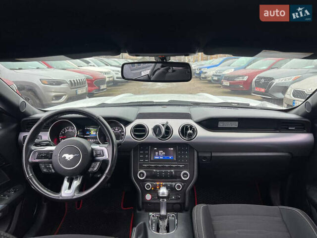 Белый Форд Мустанг, объемом двигателя 2.26 л и пробегом 103 тыс. км за 15500 $, фото 11 на Automoto.ua