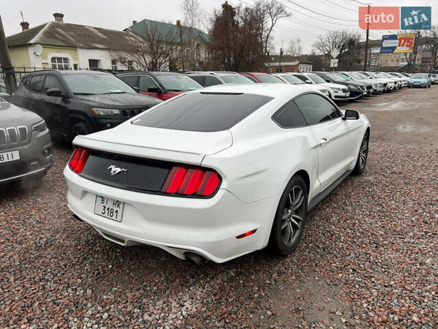 Белый Форд Мустанг, объемом двигателя 2.26 л и пробегом 103 тыс. км за 15500 $, фото 6 на Automoto.ua