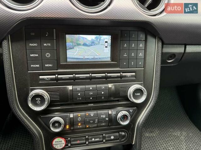 Белый Форд Мустанг, объемом двигателя 2.3 л и пробегом 144 тыс. км за 15500 $, фото 11 на Automoto.ua