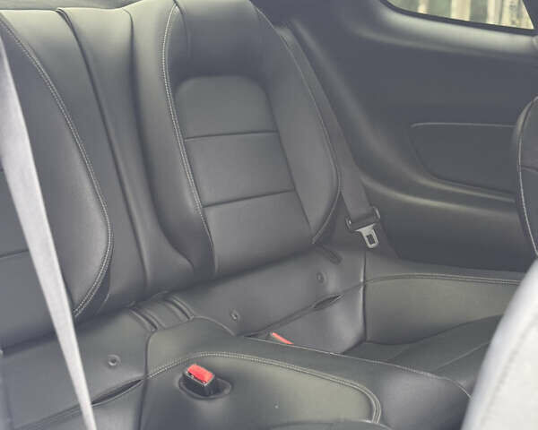 Белый Форд Мустанг, объемом двигателя 2.26 л и пробегом 164 тыс. км за 10999 $, фото 8 на Automoto.ua