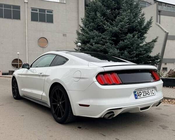 Белый Форд Мустанг, объемом двигателя 3.72 л и пробегом 154 тыс. км за 15500 $, фото 3 на Automoto.ua