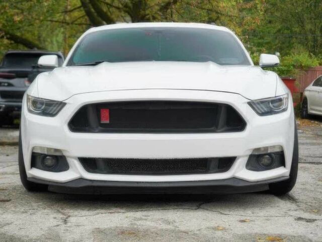 Белый Форд Мустанг, объемом двигателя 5 л и пробегом 73 тыс. км за 3900 $, фото 1 на Automoto.ua