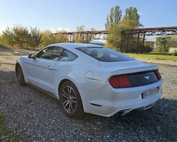 Форд Мустанг 2016 в Николаеве на Automoto.ua Белый Форд Мустанг, объемом двигателя 2.3 л и пробегом 159 тыс. км за 9999 $, фото 6 на Automoto.ua