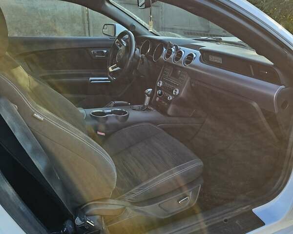Форд Мустанг 2016 в Николаеве на Automoto.ua Белый Форд Мустанг, объемом двигателя 2.3 л и пробегом 159 тыс. км за 9999 $, фото 9 на Automoto.ua