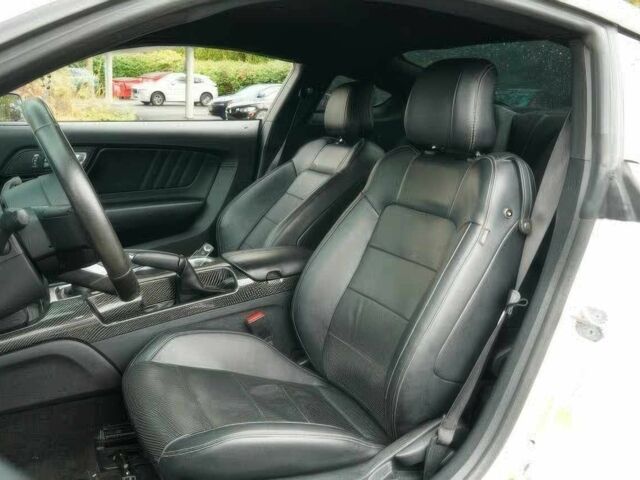 Белый Форд Мустанг, объемом двигателя 5 л и пробегом 73 тыс. км за 3900 $, фото 7 на Automoto.ua