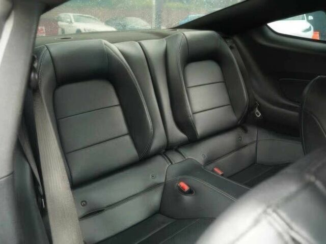 Белый Форд Мустанг, объемом двигателя 5 л и пробегом 73 тыс. км за 3900 $, фото 11 на Automoto.ua