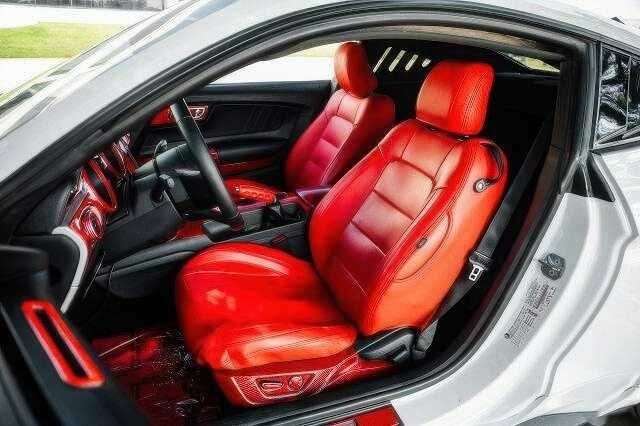 Білий Форд Мустанг, об'ємом двигуна 5 л та пробігом 111 тис. км за 7000 $, фото 9 на Automoto.ua