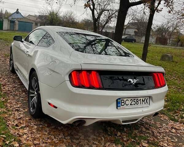 Белый Форд Мустанг, объемом двигателя 2.26 л и пробегом 240 тыс. км за 7200 $, фото 6 на Automoto.ua