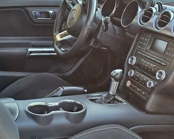Форд Мустанг 2016 в Николаеве на Automoto.ua Белый Форд Мустанг, объемом двигателя 2.3 л и пробегом 159 тыс. км за 9999 $, фото 12 на Automoto.ua