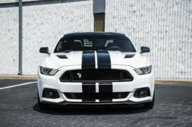 Білий Форд Мустанг, об'ємом двигуна 5 л та пробігом 111 тис. км за 7000 $, фото 2 на Automoto.ua