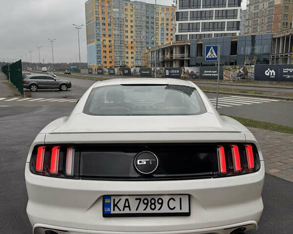 Белый Форд Мустанг, объемом двигателя 3.7 л и пробегом 98 тыс. км за 16500 $, фото 1 на Automoto.ua