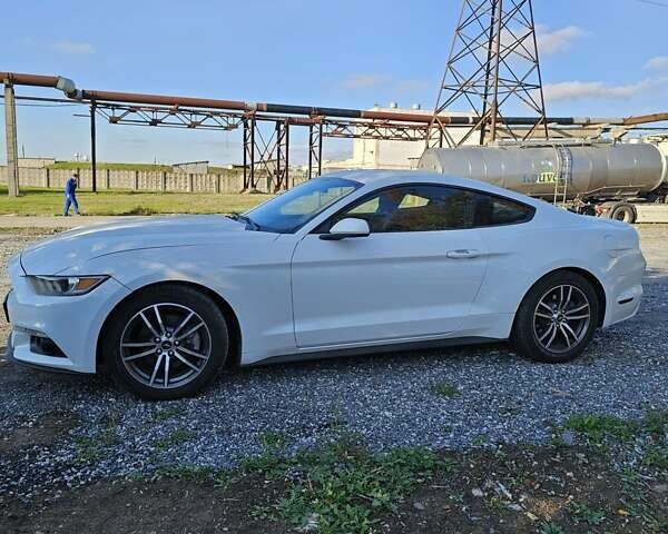 Форд Мустанг 2016 в Николаеве на Automoto.ua Белый Форд Мустанг, объемом двигателя 2.3 л и пробегом 159 тыс. км за 9999 $, фото 14 на Automoto.ua