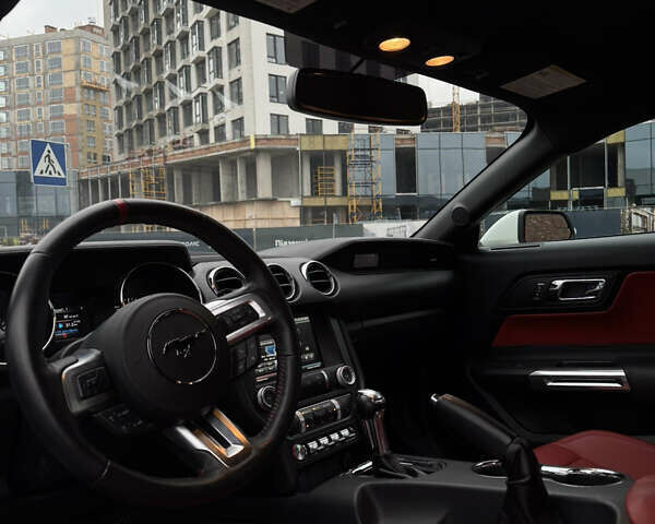 Белый Форд Мустанг, объемом двигателя 3.7 л и пробегом 98 тыс. км за 16000 $, фото 5 на Automoto.ua