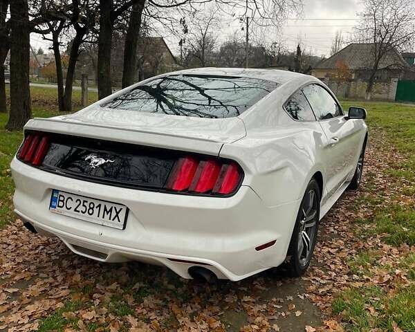 Белый Форд Мустанг, объемом двигателя 2.26 л и пробегом 240 тыс. км за 7200 $, фото 3 на Automoto.ua
