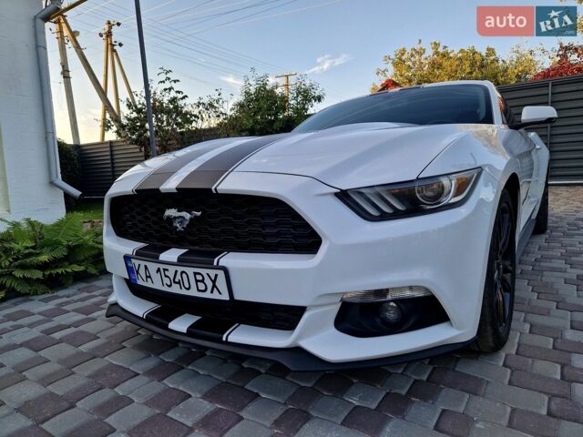 Білий Форд Мустанг, об'ємом двигуна 2.26 л та пробігом 107 тис. км за 14900 $, фото 3 на Automoto.ua