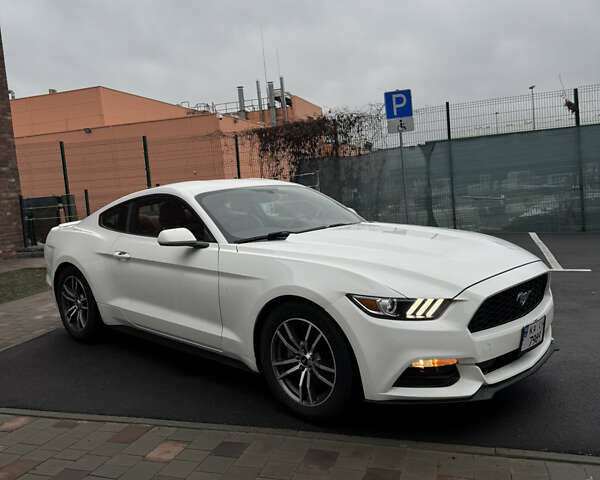 Белый Форд Мустанг, объемом двигателя 3.7 л и пробегом 98 тыс. км за 16500 $, фото 7 на Automoto.ua