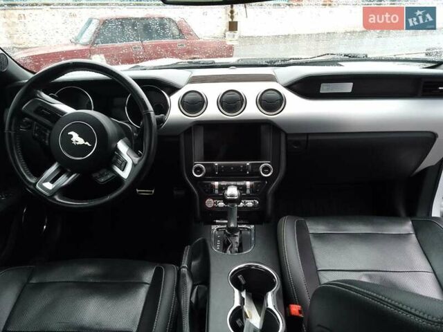 Форд Мустанг 2017 в Одессе на Automoto.ua Белый Форд Мустанг, объемом двигателя 2.3 л и пробегом 128 тыс. км за 18000 $, фото 27 на Automoto.ua