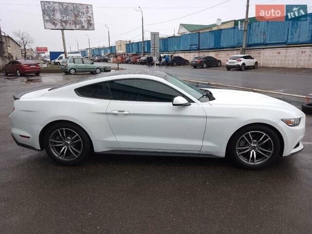Форд Мустанг 2017 в Одессе на Automoto.ua Белый Форд Мустанг, объемом двигателя 2.3 л и пробегом 128 тыс. км за 18000 $, фото 35 на Automoto.ua