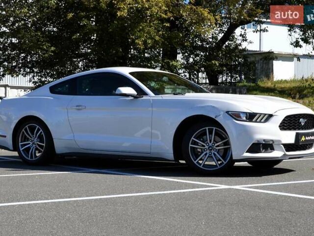 Білий Форд Мустанг, об'ємом двигуна 2.3 л та пробігом 140 тис. км за 12300 $, фото 2 на Automoto.ua